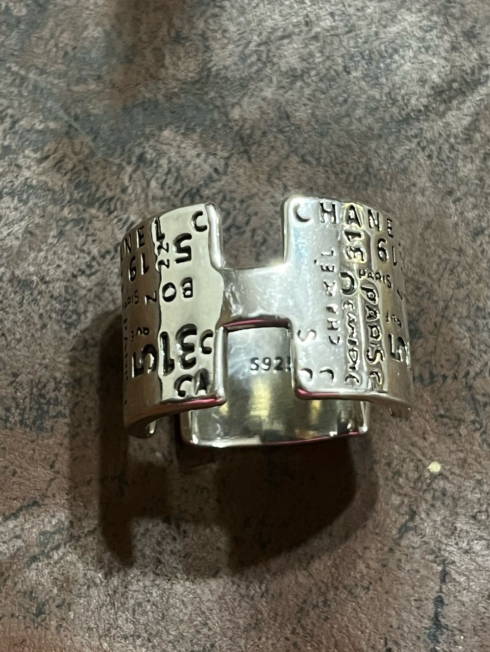 CHANEL Silver Cuff Ring with Embossed Logo - Picture 5 of 6